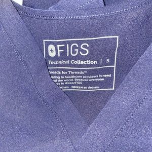 Figs scrub top size small navy